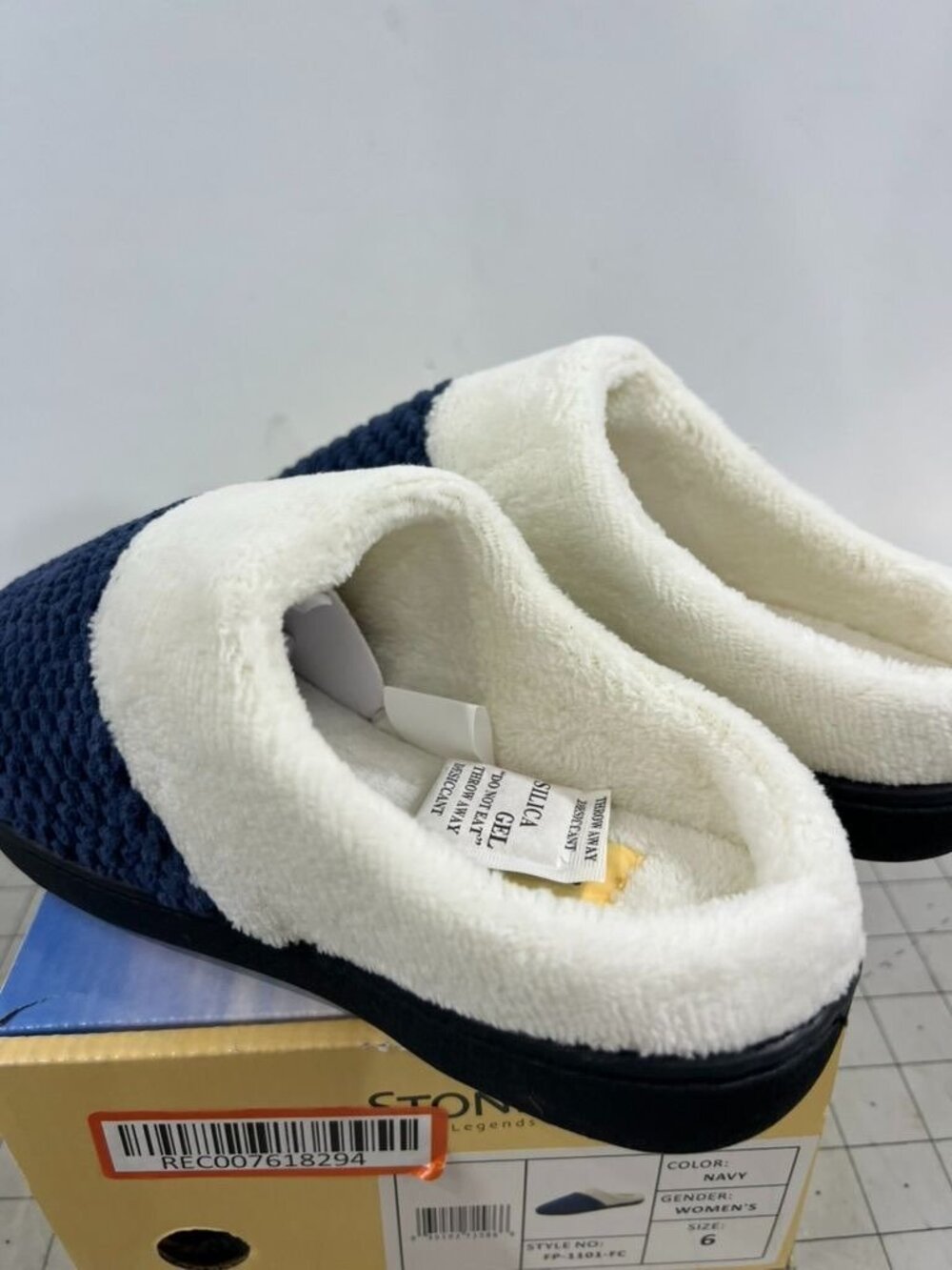Stoney River Women's Slippers Navy Size 6 Cozy Indoor/Outdoor Fleece Lining - Picture 6 of 7